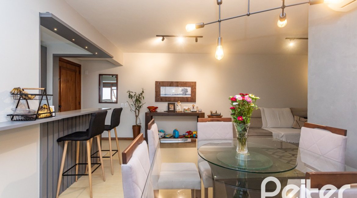 Apartamento à venda com 121m², 3 dormitórios, 1 suíte, 2 vagas, no bairro Tristeza em PORTO ALEGRE