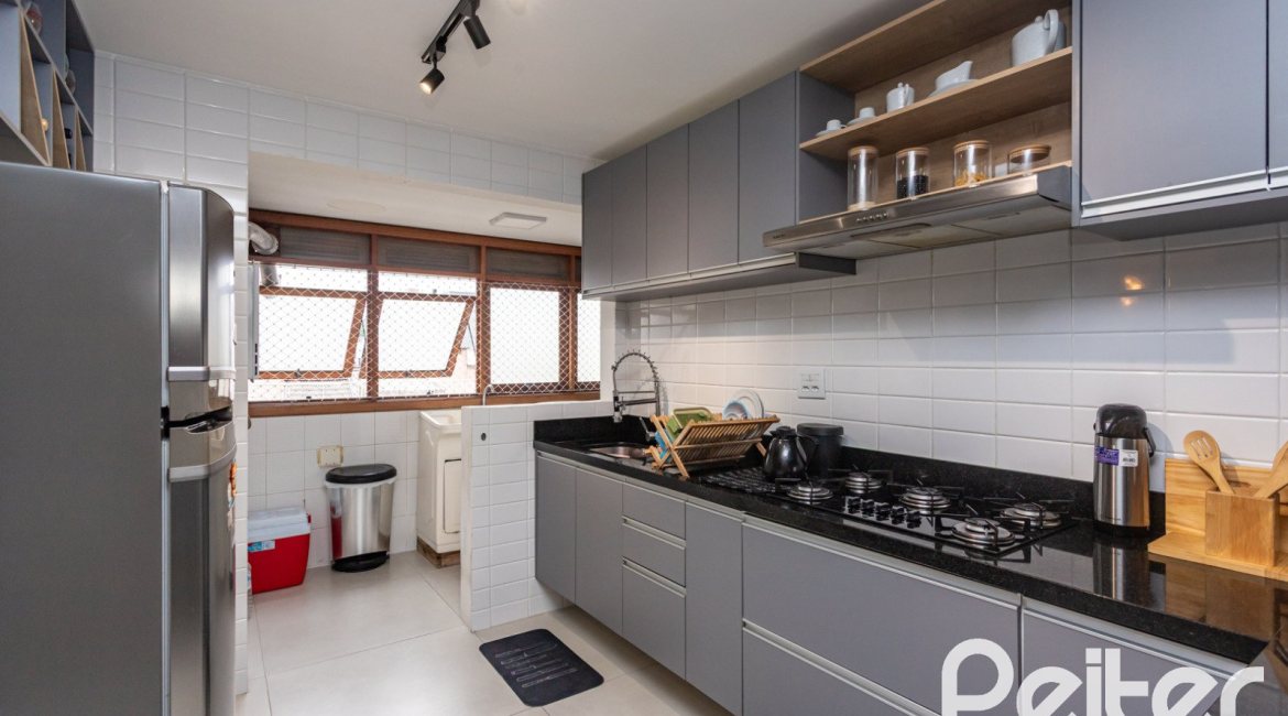Apartamento à venda com 121m², 3 dormitórios, 1 suíte, 2 vagas, no bairro Tristeza em PORTO ALEGRE