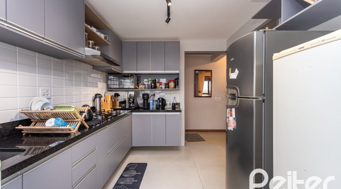 Apartamento à venda com 121m², 3 dormitórios, 1 suíte, 2 vagas, no bairro Tristeza em PORTO ALEGRE