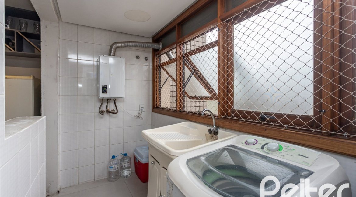 Apartamento à venda com 121m², 3 dormitórios, 1 suíte, 2 vagas, no bairro Tristeza em PORTO ALEGRE