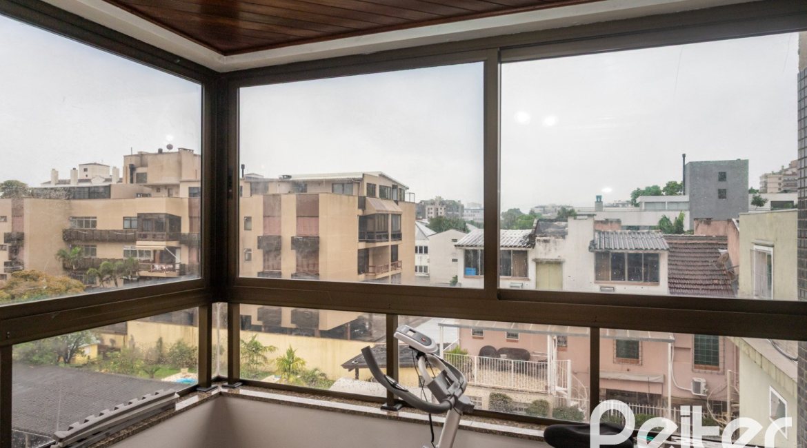 Apartamento à venda com 121m², 3 dormitórios, 1 suíte, 2 vagas, no bairro Tristeza em PORTO ALEGRE