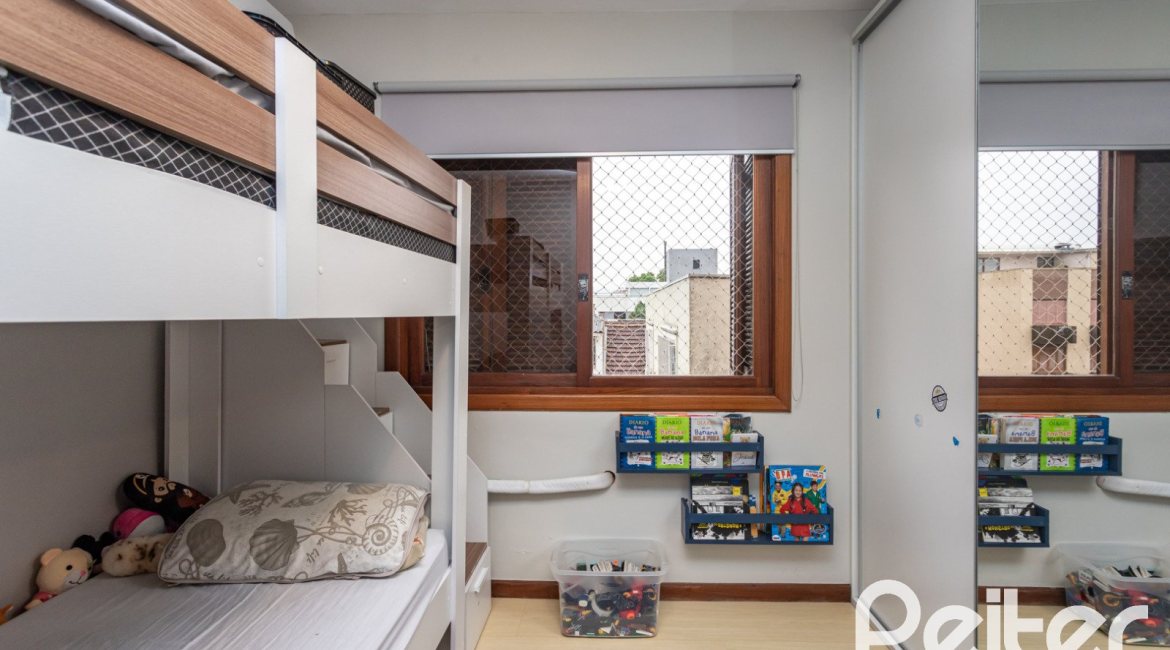Apartamento à venda com 121m², 3 dormitórios, 1 suíte, 2 vagas, no bairro Tristeza em PORTO ALEGRE
