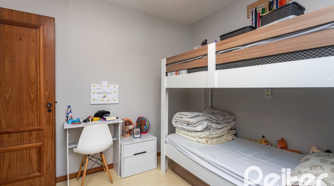 Apartamento à venda com 121m², 3 dormitórios, 1 suíte, 2 vagas, no bairro Tristeza em PORTO ALEGRE