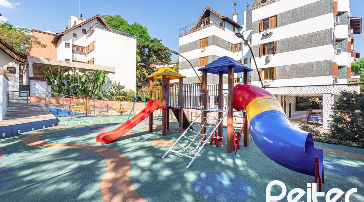 Apartamento à venda com 129m², 4 dormitórios, 1 suíte, 2 vagas, no bairro Ipanema em Porto Alegre