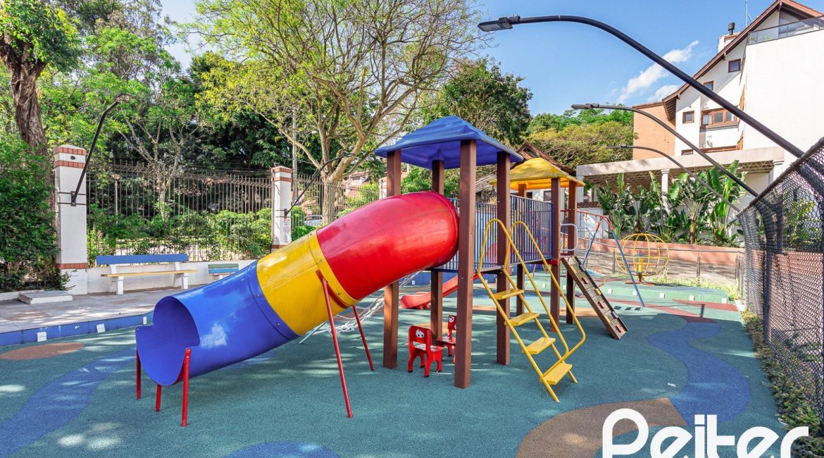 Apartamento à venda com 129m², 4 dormitórios, 1 suíte, 2 vagas, no bairro Ipanema em Porto Alegre
