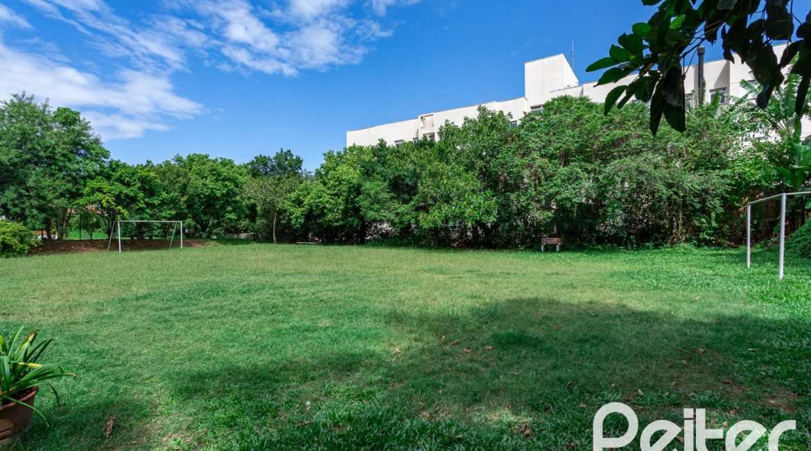 Apartamento à venda com 129m², 4 dormitórios, 1 suíte, 2 vagas, no bairro Ipanema em Porto Alegre