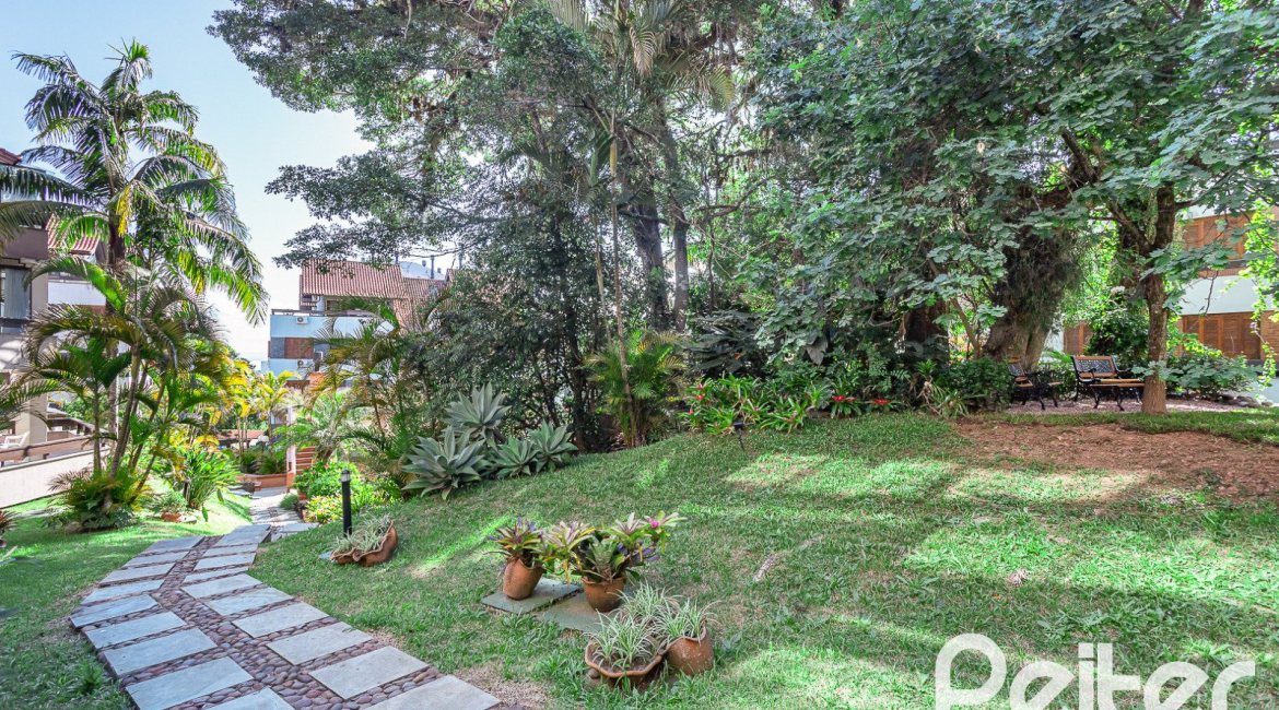 Apartamento à venda com 129m², 4 dormitórios, 1 suíte, 2 vagas, no bairro Ipanema em Porto Alegre