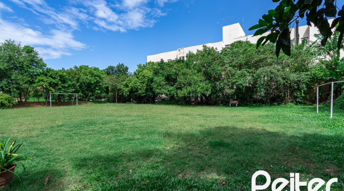 Apartamento à venda com 129m², 4 dormitórios, 1 suíte, 2 vagas, no bairro Ipanema em Porto Alegre