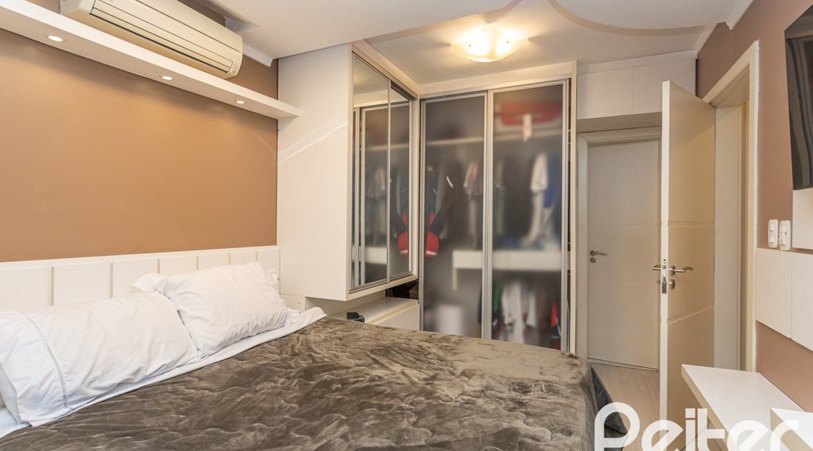 Apartamento à venda com 129m², 4 dormitórios, 1 suíte, 2 vagas, no bairro Ipanema em Porto Alegre