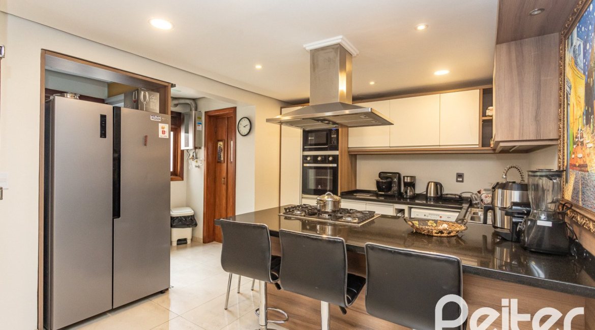 Apartamento à venda com 129m², 4 dormitórios, 1 suíte, 2 vagas, no bairro Ipanema em Porto Alegre