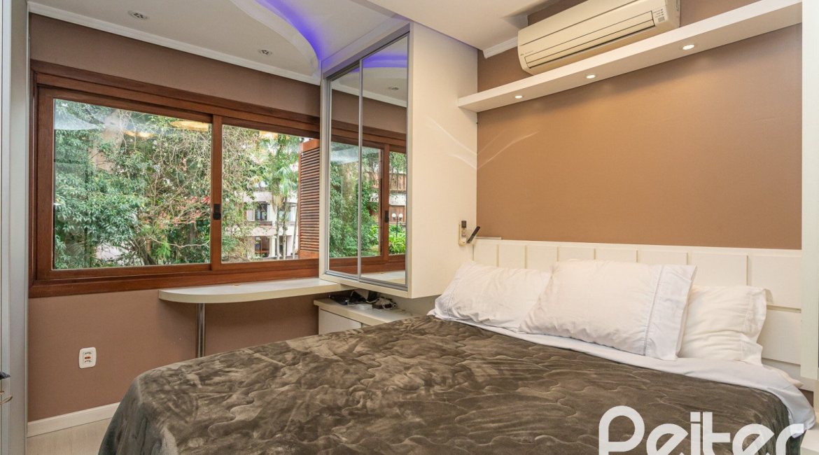 Apartamento à venda com 129m², 4 dormitórios, 1 suíte, 2 vagas, no bairro Ipanema em Porto Alegre