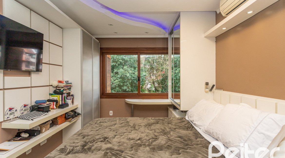 Apartamento à venda com 129m², 4 dormitórios, 1 suíte, 2 vagas, no bairro Ipanema em Porto Alegre