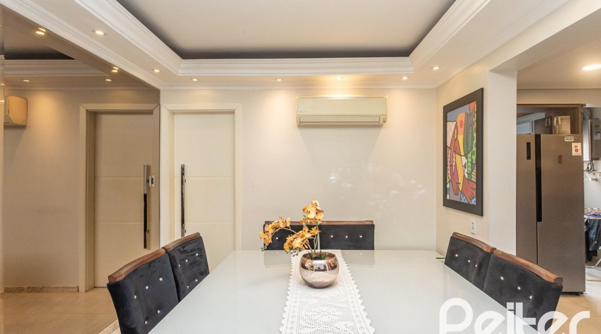 Apartamento à venda com 129m², 4 dormitórios, 1 suíte, 2 vagas, no bairro Ipanema em Porto Alegre