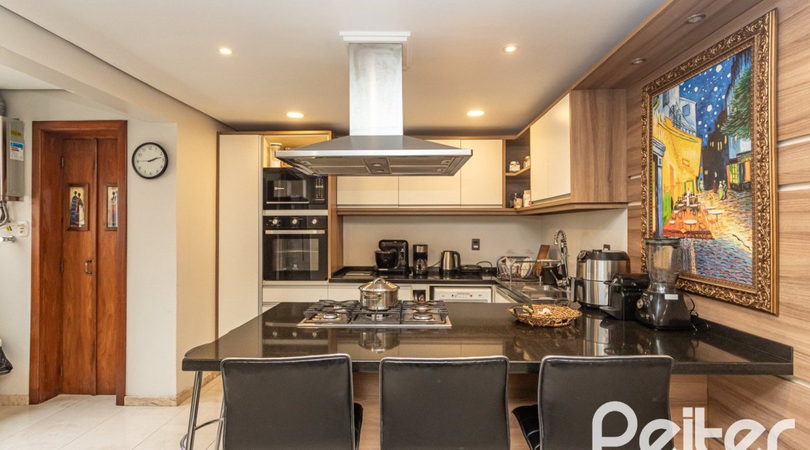 Apartamento à venda com 129m², 4 dormitórios, 1 suíte, 2 vagas, no bairro Ipanema em Porto Alegre