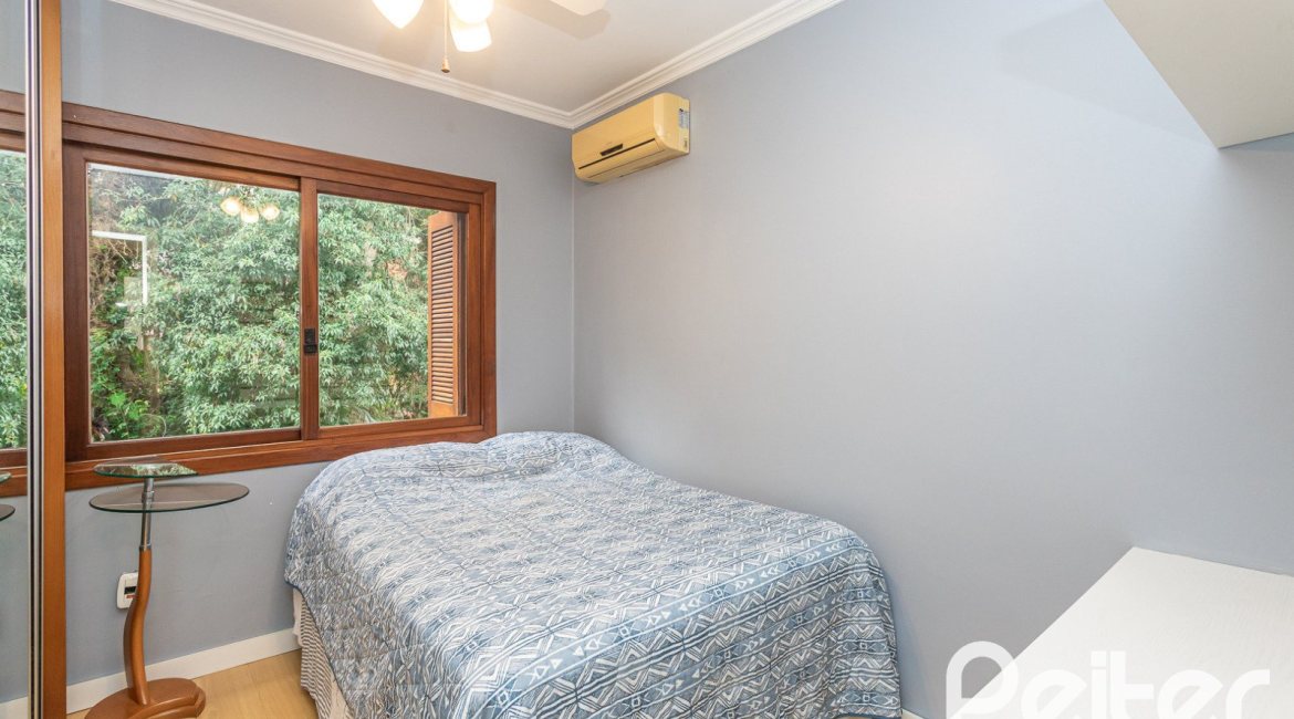 Apartamento à venda com 129m², 4 dormitórios, 1 suíte, 2 vagas, no bairro Ipanema em Porto Alegre