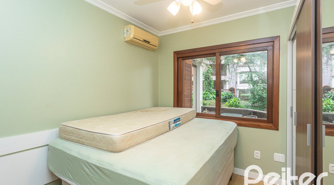 Apartamento à venda com 129m², 4 dormitórios, 1 suíte, 2 vagas, no bairro Ipanema em Porto Alegre