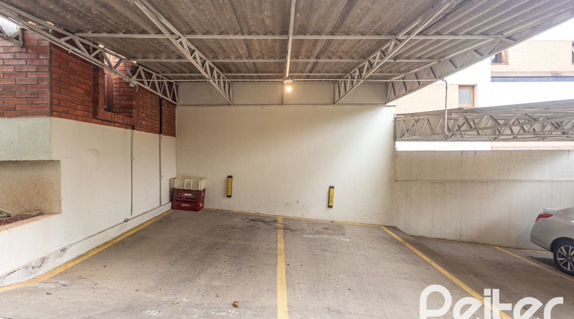 Apartamento à venda com 129m², 4 dormitórios, 1 suíte, 2 vagas, no bairro Ipanema em Porto Alegre
