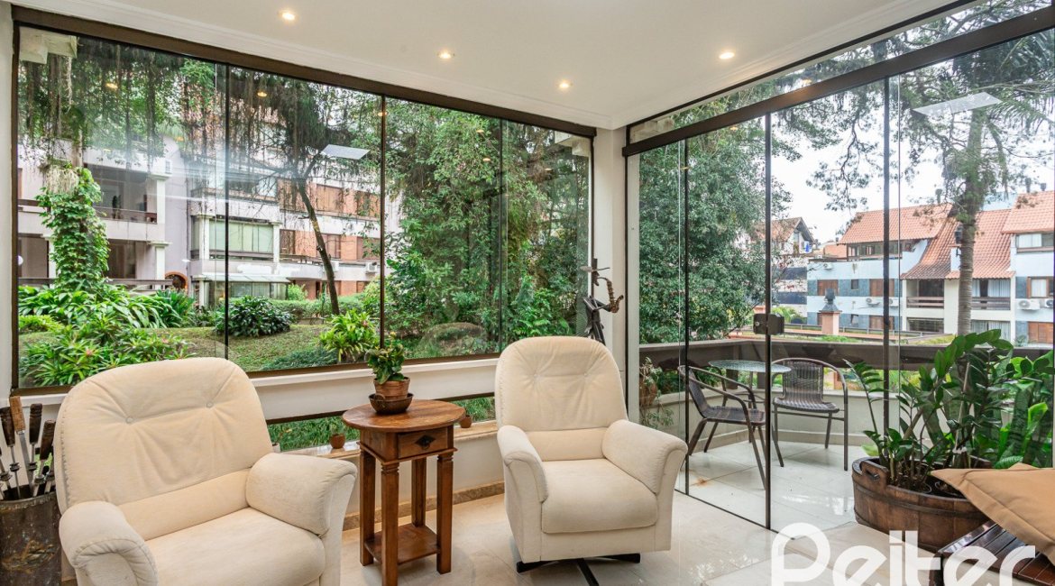Apartamento à venda com 129m², 4 dormitórios, 1 suíte, 2 vagas, no bairro Ipanema em Porto Alegre