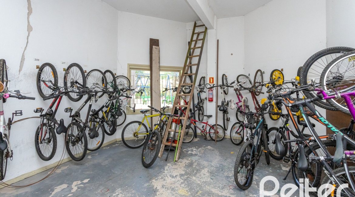 Apartamento à venda com 72m², 2 dormitórios, 1 suíte, 1 vaga, no bairro Cristal em Porto Alegre