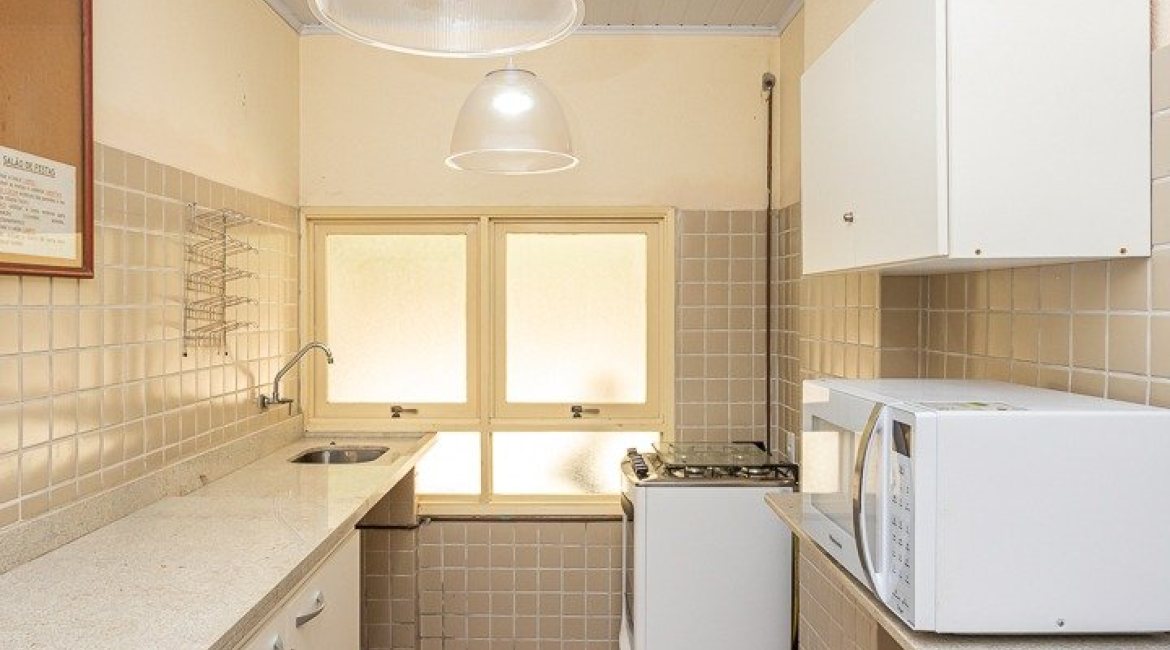 Apartamento à venda com 72m², 2 dormitórios, 1 suíte, 1 vaga, no bairro Cristal em Porto Alegre