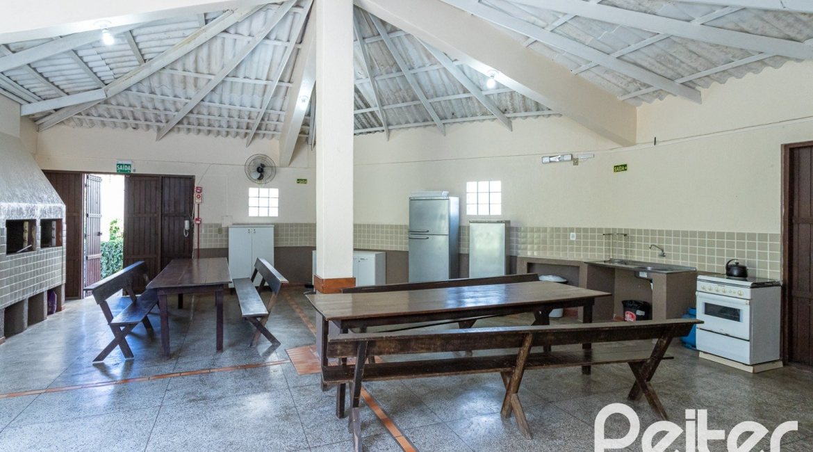 Apartamento à venda com 72m², 2 dormitórios, 1 suíte, 1 vaga, no bairro Cristal em Porto Alegre