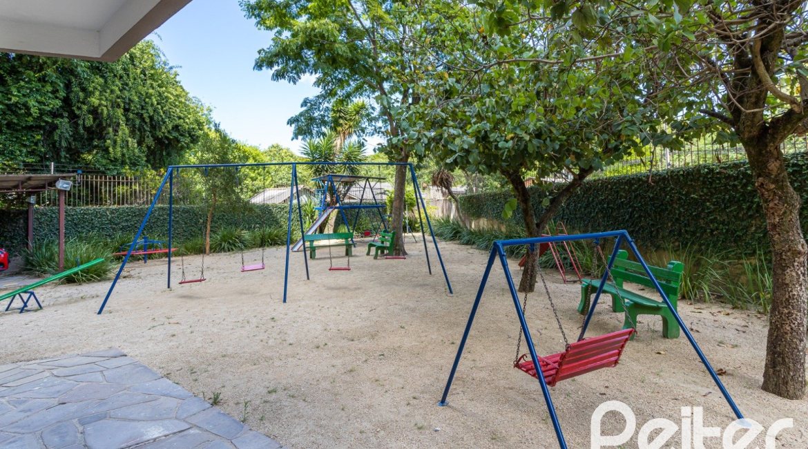 Apartamento à venda com 72m², 2 dormitórios, 1 suíte, 1 vaga, no bairro Cristal em Porto Alegre
