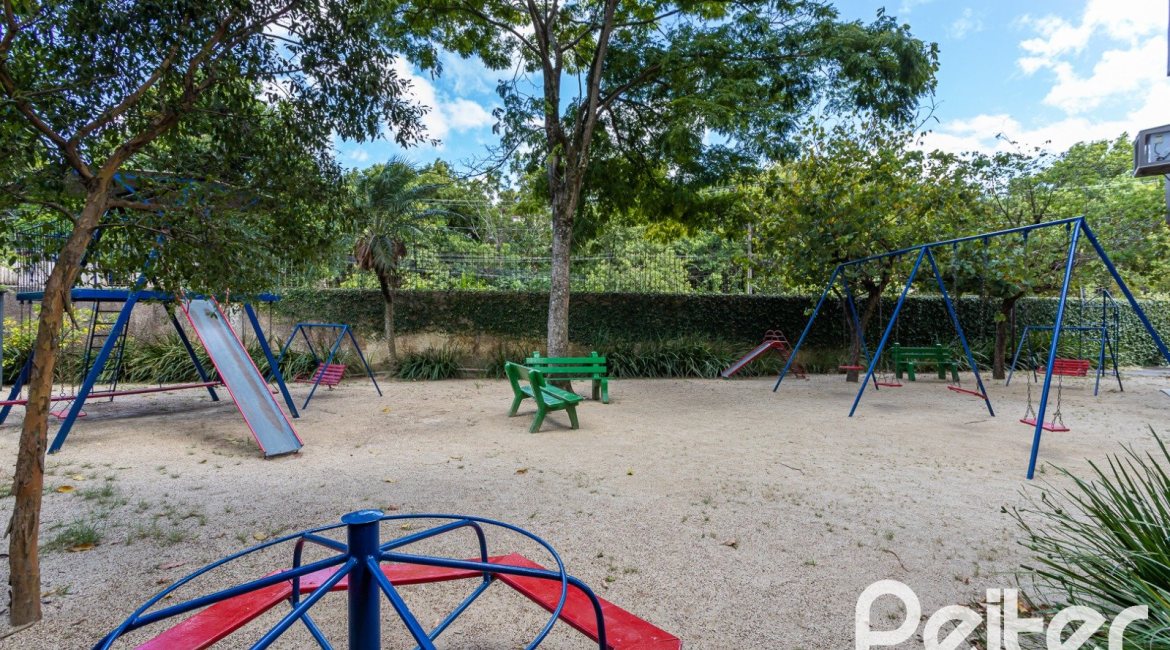 Apartamento à venda com 72m², 2 dormitórios, 1 suíte, 1 vaga, no bairro Cristal em Porto Alegre