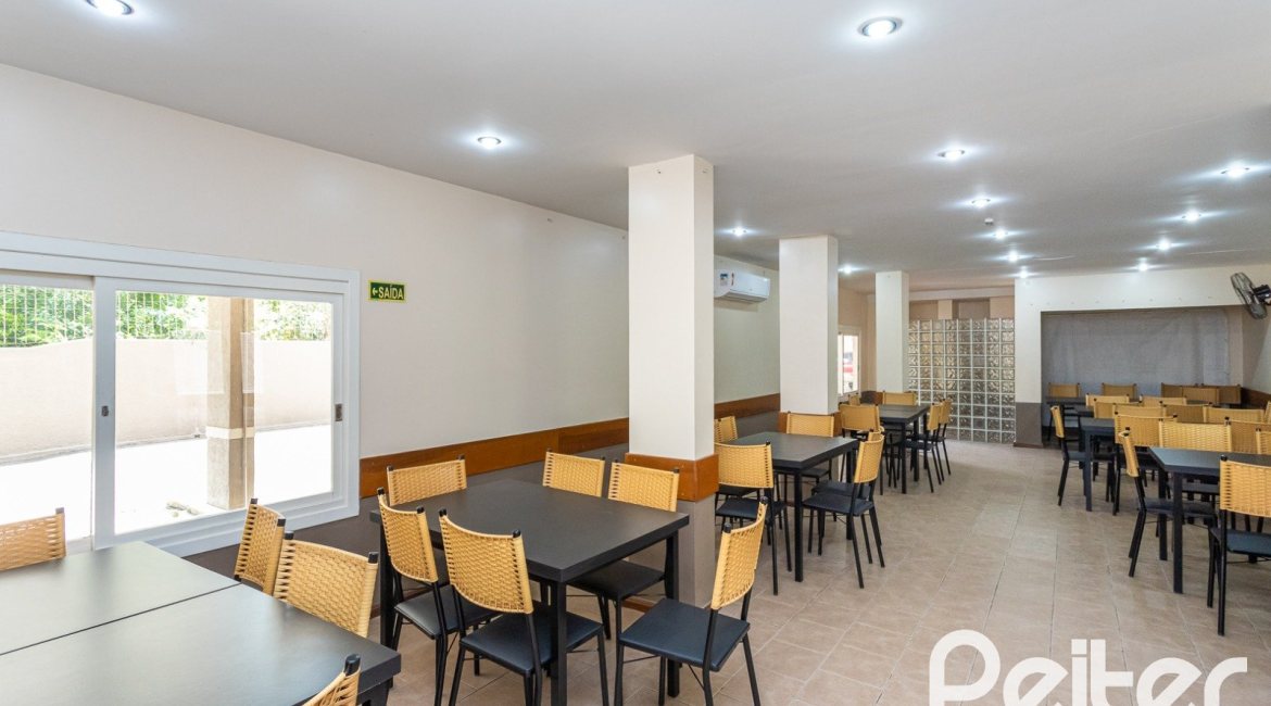 Apartamento à venda com 72m², 2 dormitórios, 1 suíte, 1 vaga, no bairro Cristal em Porto Alegre