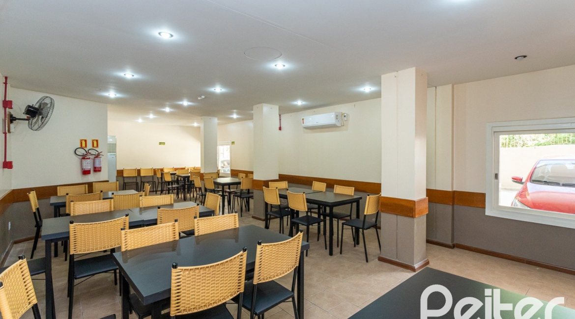 Apartamento à venda com 72m², 2 dormitórios, 1 suíte, 1 vaga, no bairro Cristal em Porto Alegre