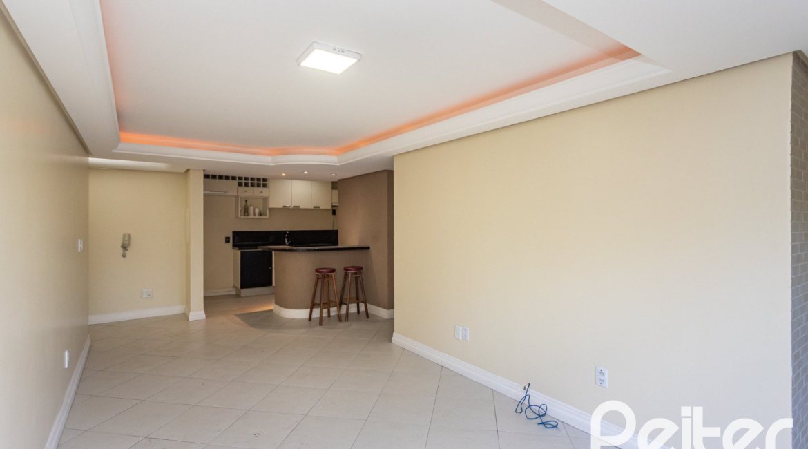 Apartamento à venda com 72m², 2 dormitórios, 1 suíte, 1 vaga, no bairro Cristal em Porto Alegre