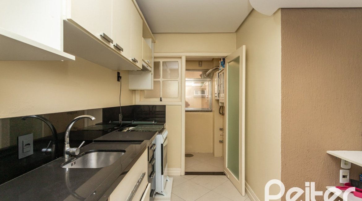 Apartamento à venda com 72m², 2 dormitórios, 1 suíte, 1 vaga, no bairro Cristal em Porto Alegre