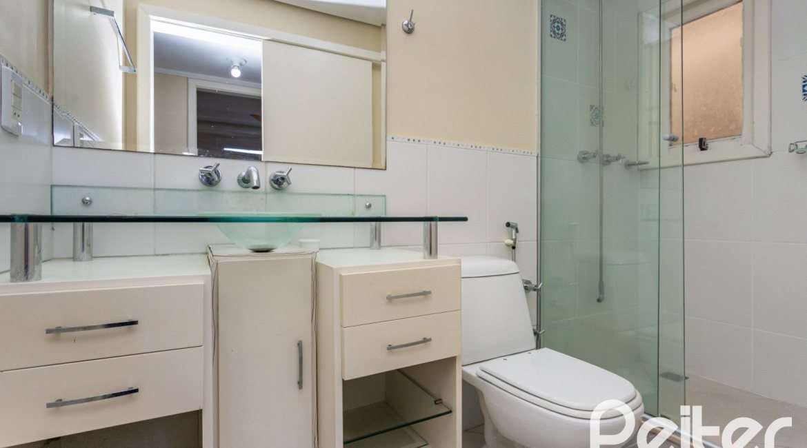Apartamento à venda com 72m², 2 dormitórios, 1 suíte, 1 vaga, no bairro Cristal em Porto Alegre
