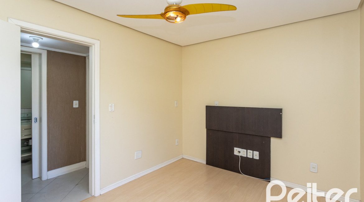 Apartamento à venda com 72m², 2 dormitórios, 1 suíte, 1 vaga, no bairro Cristal em Porto Alegre