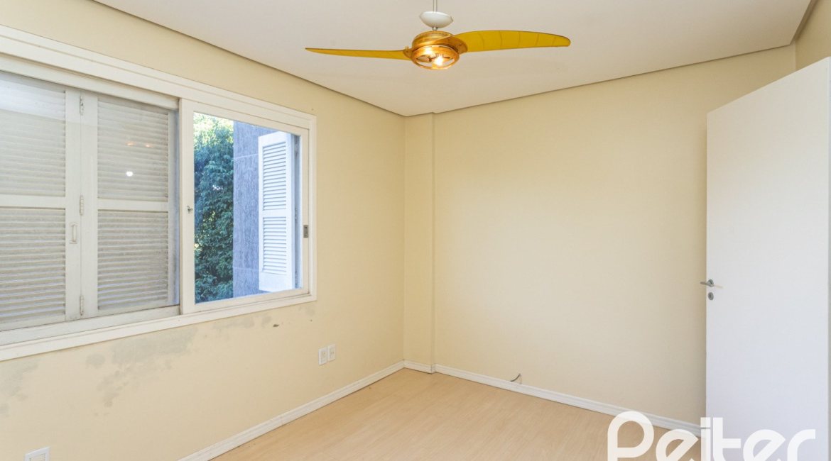 Apartamento à venda com 72m², 2 dormitórios, 1 suíte, 1 vaga, no bairro Cristal em Porto Alegre