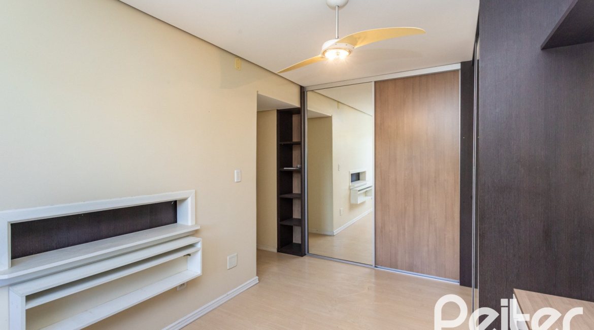 Apartamento à venda com 72m², 2 dormitórios, 1 suíte, 1 vaga, no bairro Cristal em Porto Alegre