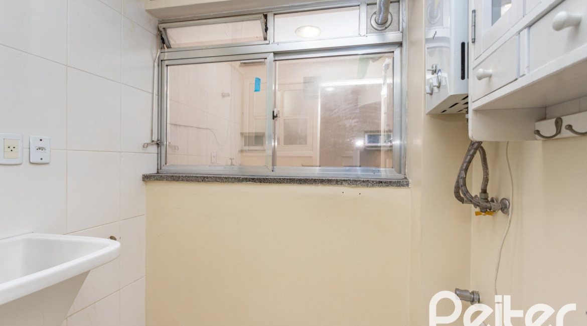 Apartamento à venda com 72m², 2 dormitórios, 1 suíte, 1 vaga, no bairro Cristal em Porto Alegre