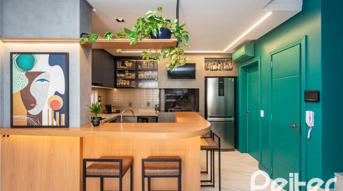 Casa em Condomínio à venda com 154m², 3 dormitórios, 3 suítes, 2 vagas, no bairro Vila Assunção em Porto Alegre