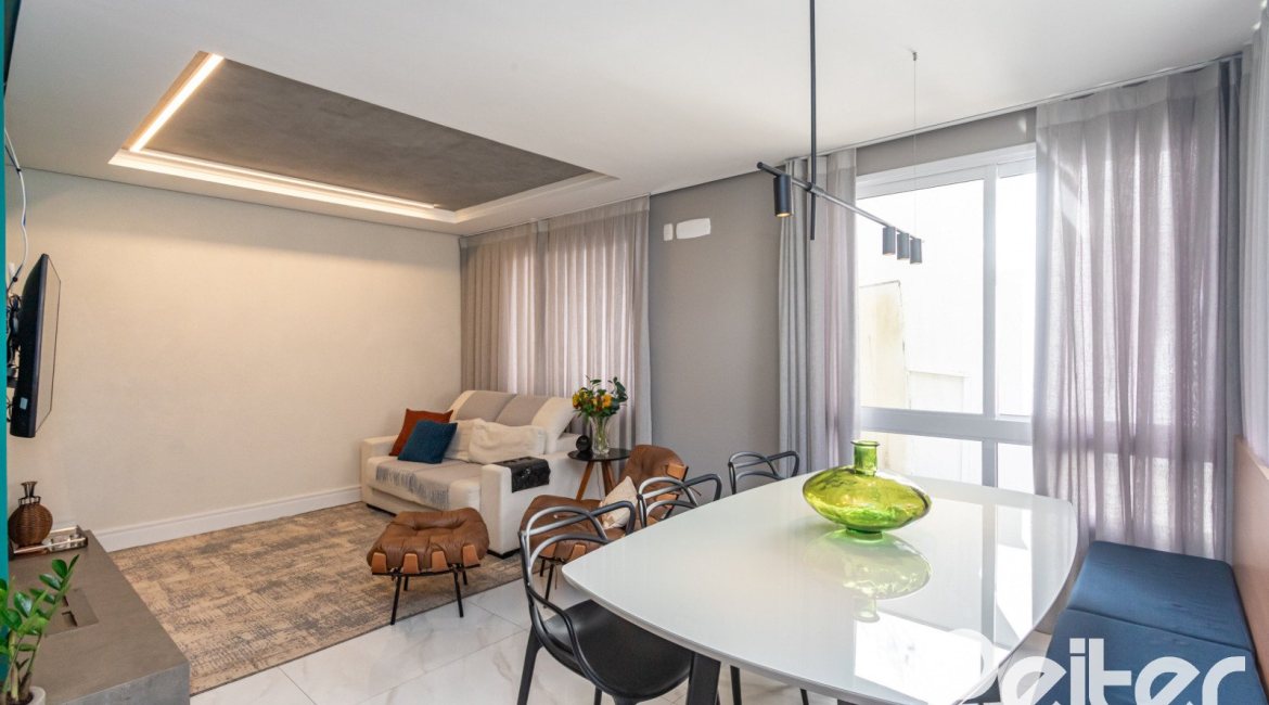 Casa em Condomínio à venda com 154m², 3 dormitórios, 3 suítes, 2 vagas, no bairro Vila Assunção em Porto Alegre