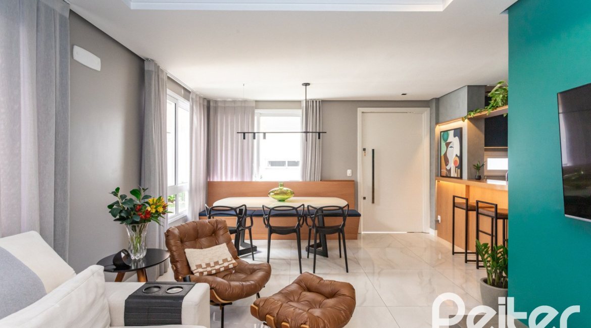 Casa em Condomínio à venda com 154m², 3 dormitórios, 3 suítes, 2 vagas, no bairro Vila Assunção em Porto Alegre
