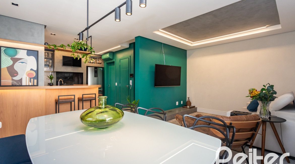 Casa em Condomínio à venda com 154m², 3 dormitórios, 3 suítes, 2 vagas, no bairro Vila Assunção em Porto Alegre