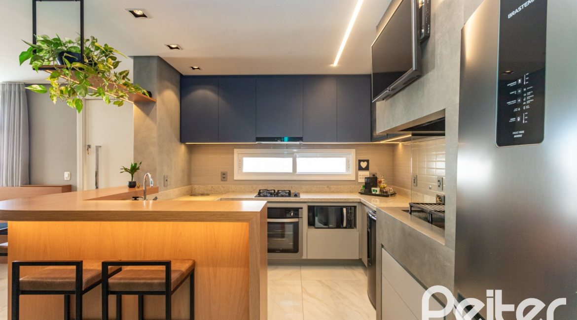 Casa em Condomínio à venda com 154m², 3 dormitórios, 3 suítes, 2 vagas, no bairro Vila Assunção em Porto Alegre