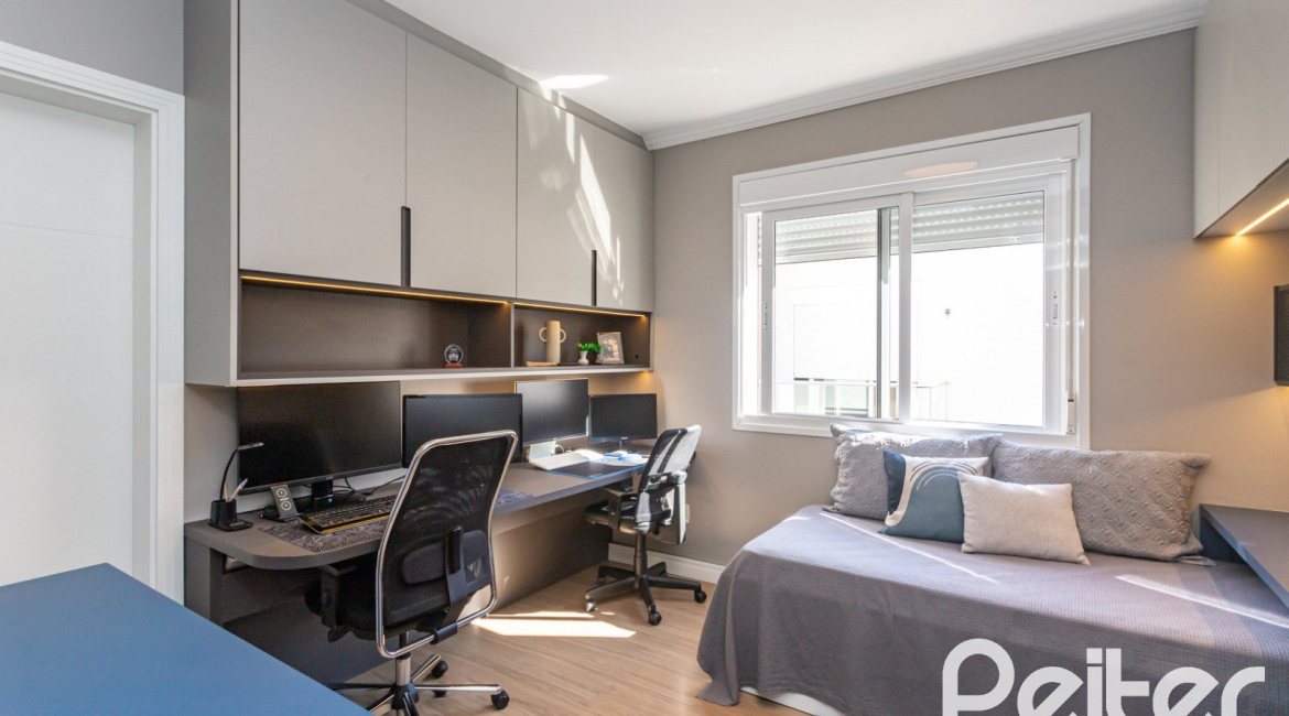 Casa em Condomínio à venda com 154m², 3 dormitórios, 3 suítes, 2 vagas, no bairro Vila Assunção em Porto Alegre