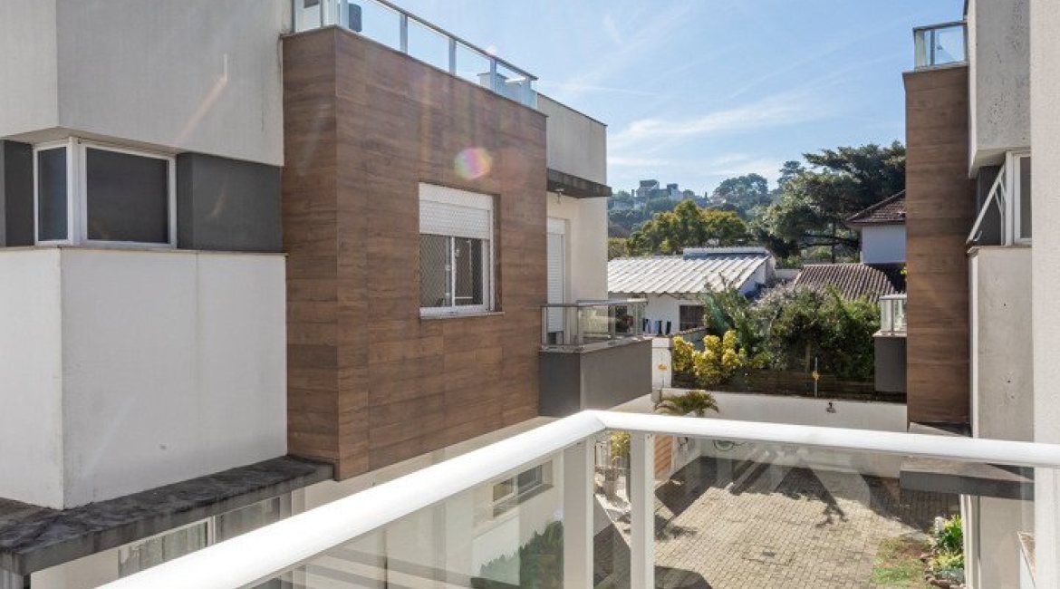Casa em Condomínio à venda com 154m², 3 dormitórios, 3 suítes, 2 vagas, no bairro Vila Assunção em Porto Alegre