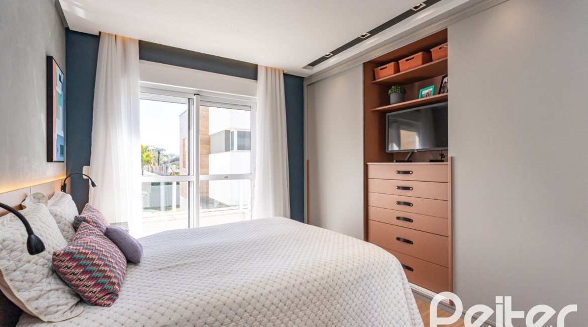 Casa em Condomínio à venda com 154m², 3 dormitórios, 3 suítes, 2 vagas, no bairro Vila Assunção em Porto Alegre