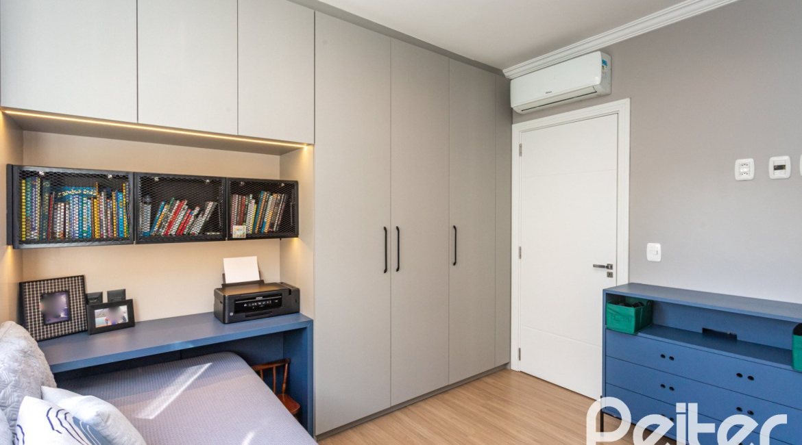 Casa em Condomínio à venda com 154m², 3 dormitórios, 3 suítes, 2 vagas, no bairro Vila Assunção em Porto Alegre