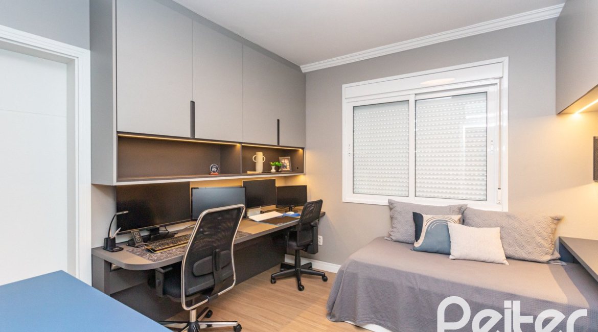 Casa em Condomínio à venda com 154m², 3 dormitórios, 3 suítes, 2 vagas, no bairro Vila Assunção em Porto Alegre