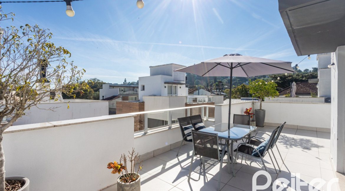 Casa em Condomínio à venda com 154m², 3 dormitórios, 3 suítes, 2 vagas, no bairro Vila Assunção em Porto Alegre