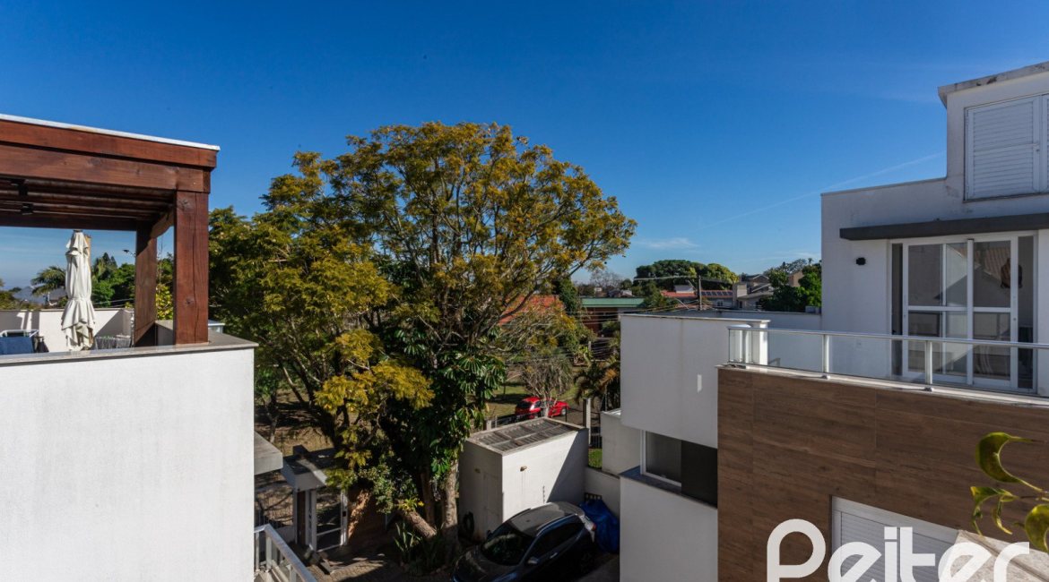 Casa em Condomínio à venda com 154m², 3 dormitórios, 3 suítes, 2 vagas, no bairro Vila Assunção em Porto Alegre