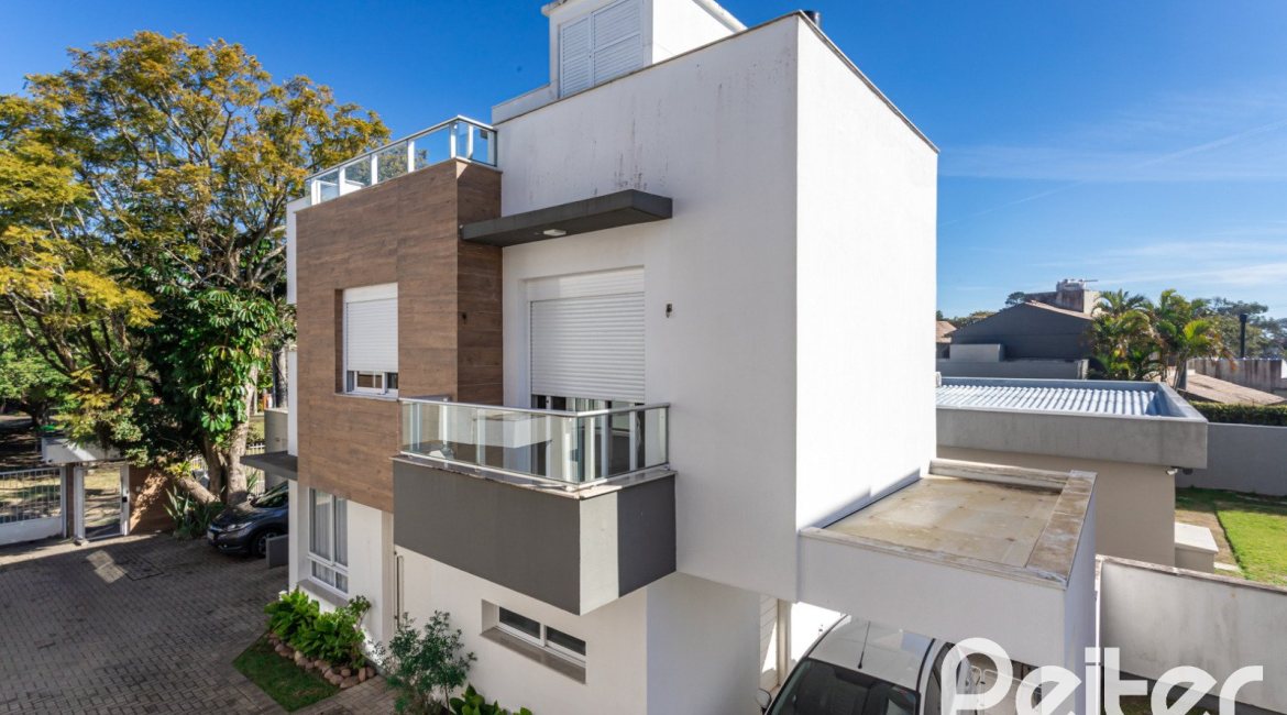 Casa em Condomínio à venda com 154m², 3 dormitórios, 3 suítes, 2 vagas, no bairro Vila Assunção em Porto Alegre