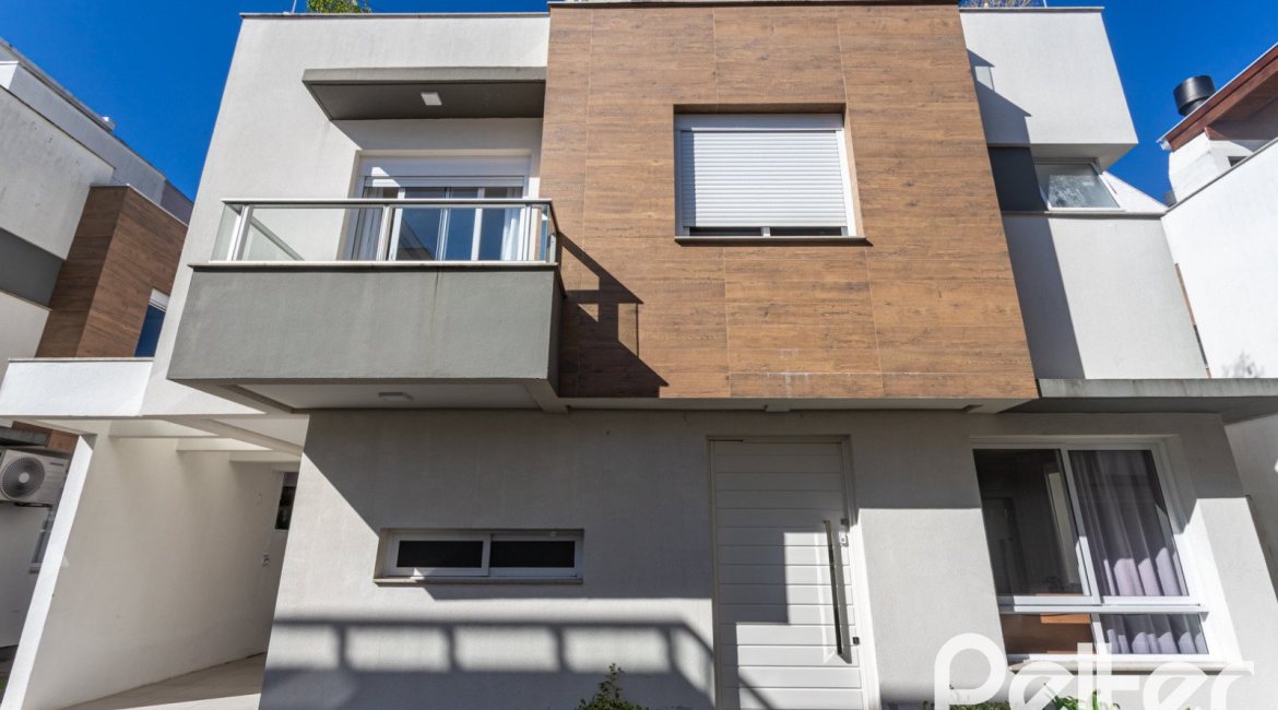 Casa em Condomínio à venda com 154m², 3 dormitórios, 3 suítes, 2 vagas, no bairro Vila Assunção em Porto Alegre